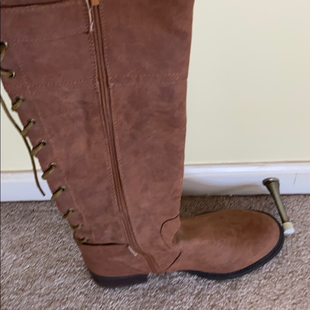 Boots - Picture 4 of 6
